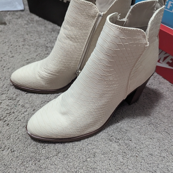 Mia Booties - Picture 2 of 4